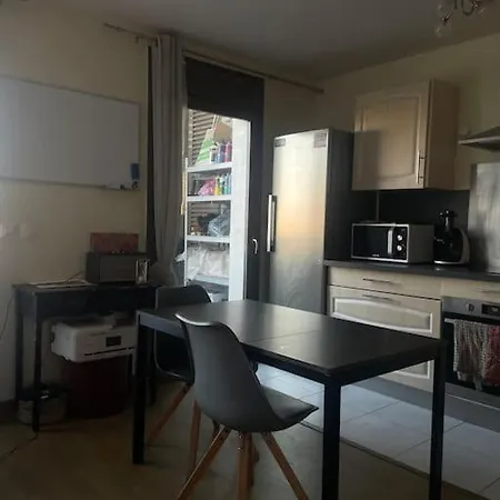 Appartement Double In A Shared Duplex Flat 15 Mins From La Defense Arena - Business Center